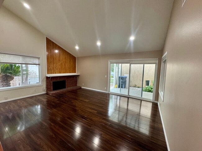 Building Photo - Charming 3 bedroom home in a great family ...