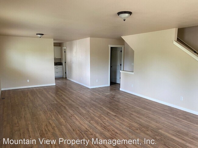 Building Photo - 4 br, 3 bath House - 850 NW Newport Ave.