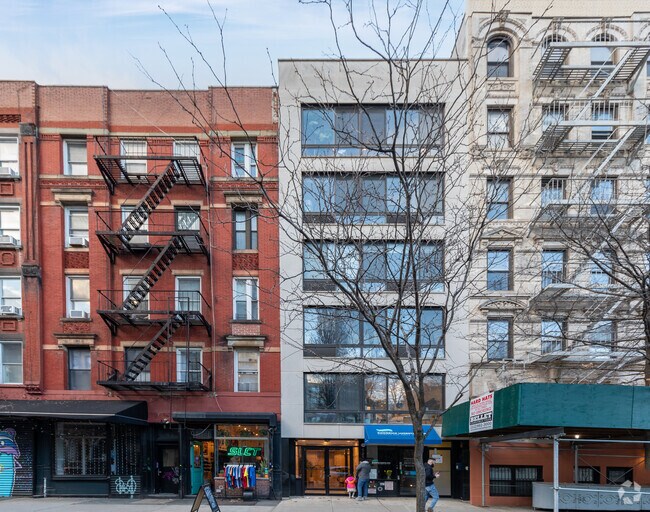 Building Photo - 525 E 12th St