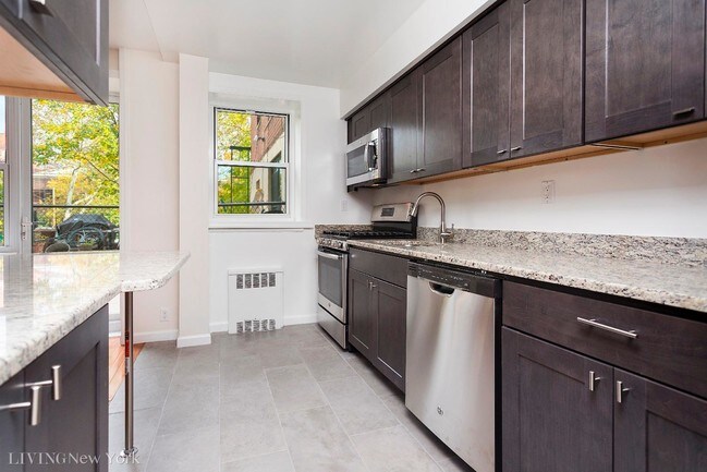 Building Photo - 5532 Netherland Ave