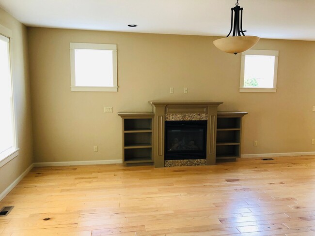 Building Photo - Custom Built House-Close to Providence Hos...