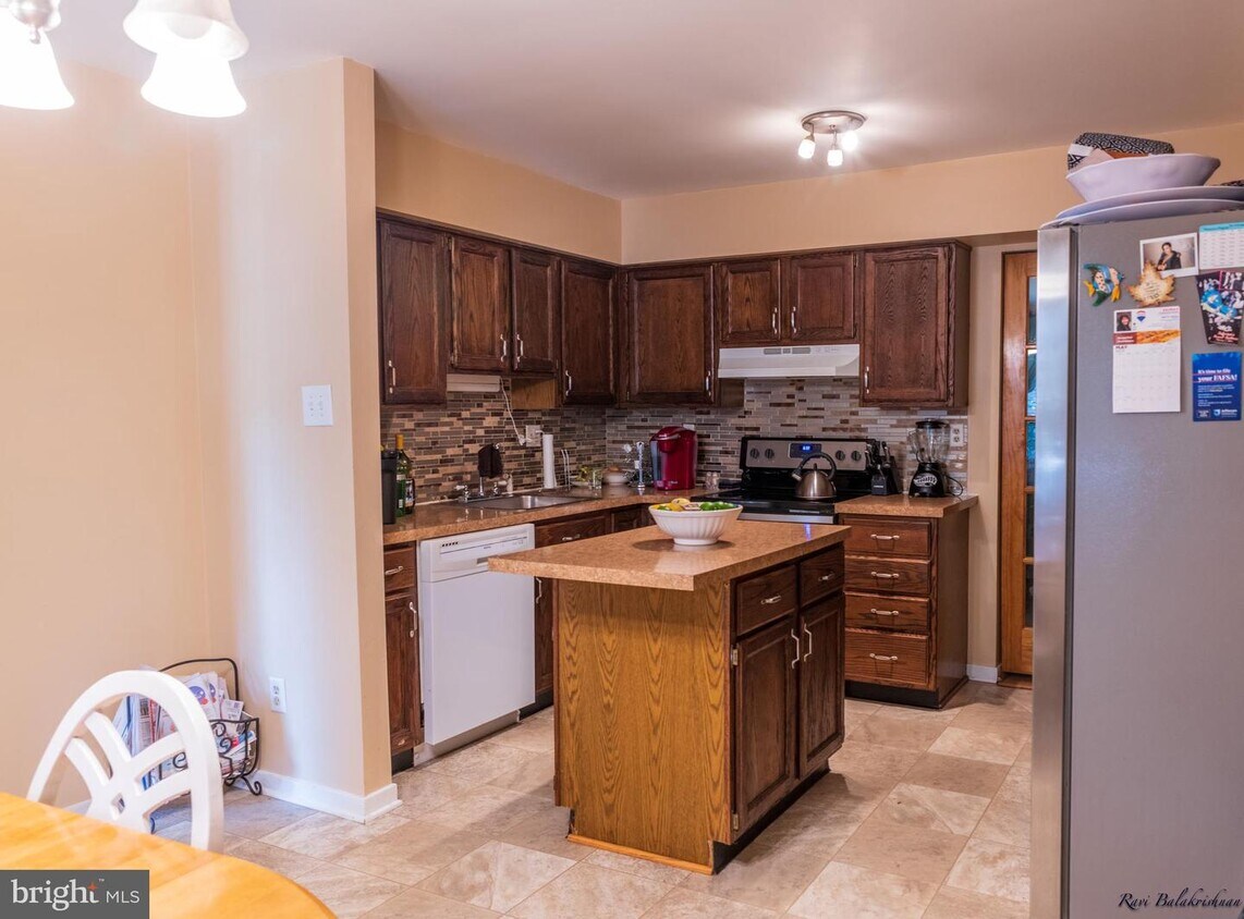 Primary Photo - 5302 Lister Ct