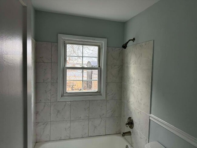 Building Photo - 115 Chestnut Dr