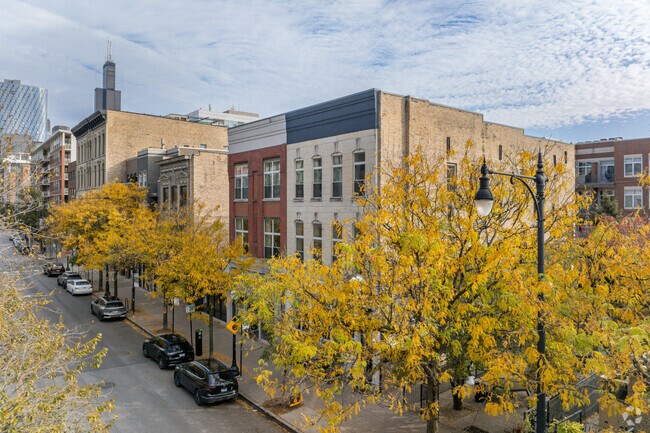 Edificio principal - 1047 W Madison St