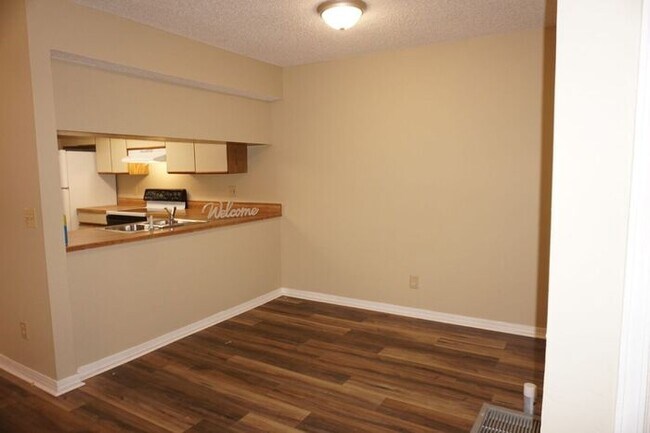 Foto del edificio - Southside ~~ One story townhome