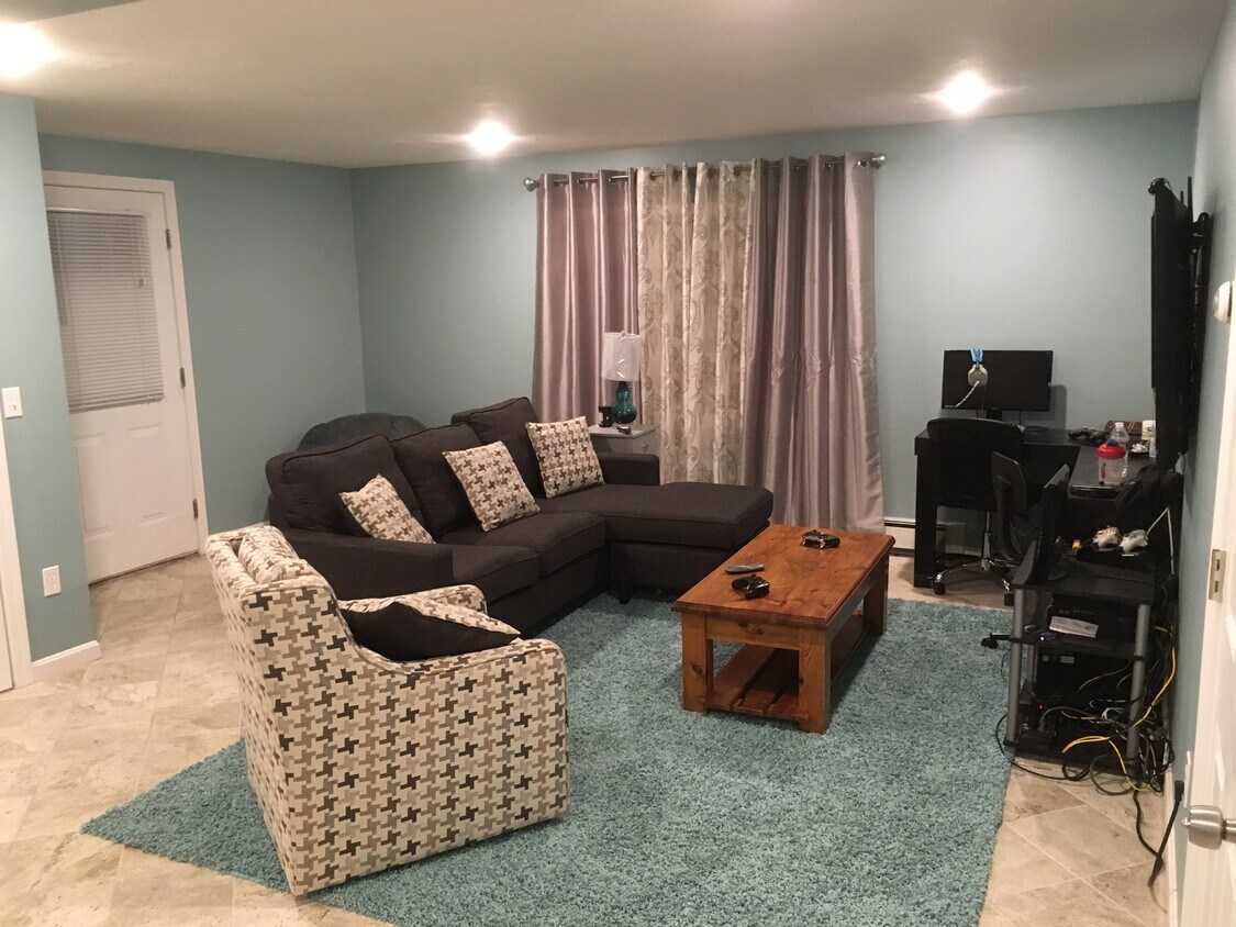 14 Saint Anthonys Ln Unit Ground floor level, Gloucester, MA 01930