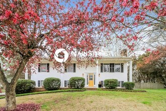 Building Photo - 300 Scottsdale Ln