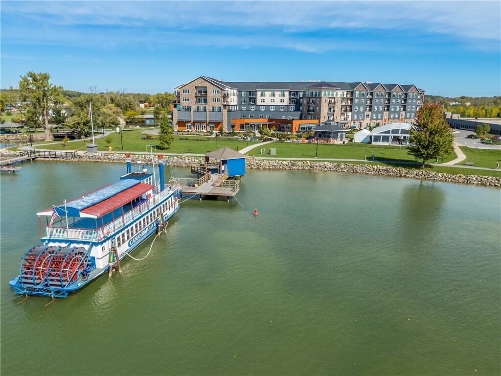 Foto principal - 205 Lakeshore Dr