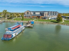 Building Photo - 205 Lakeshore Dr