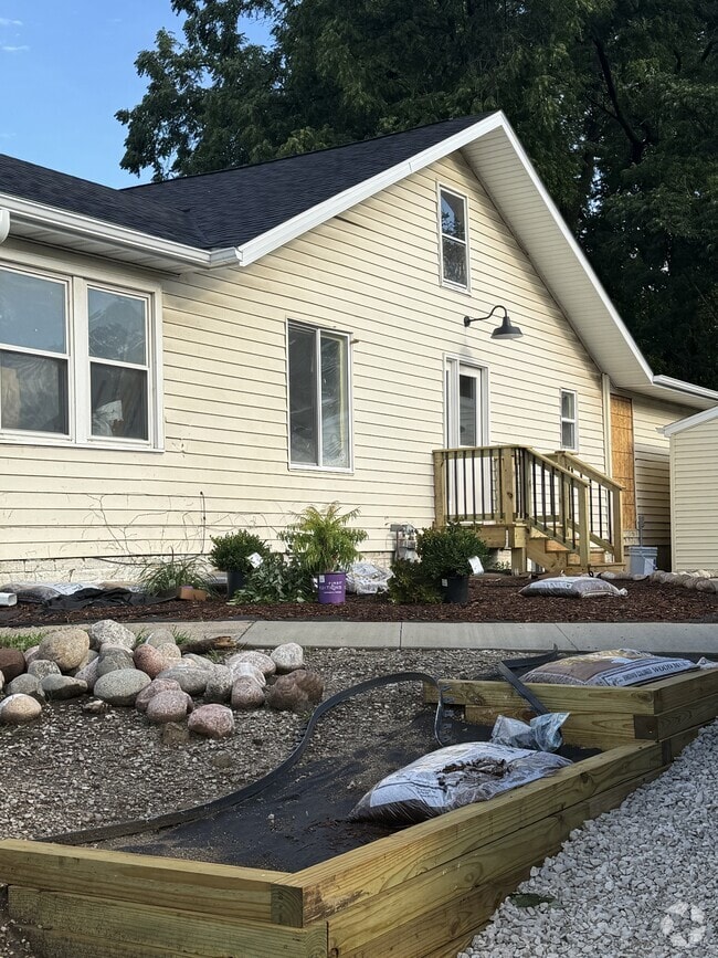 Building Photo - 5301 Urbandale Ave