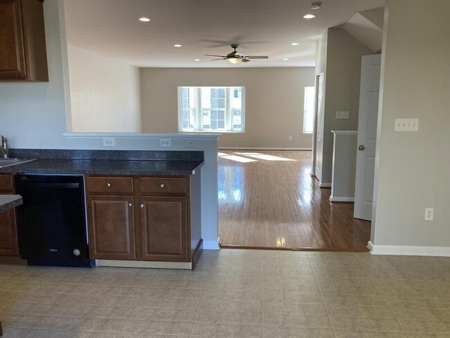 Building Photo - 465 Jacobsen Drive