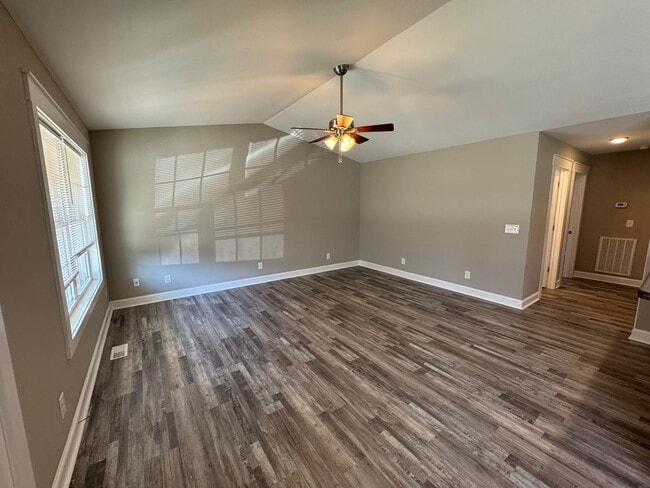 Building Photo - 310 N Varnell Rd