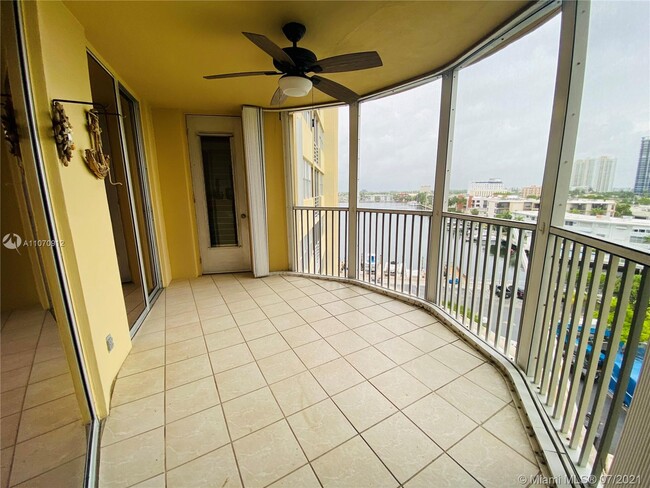 Foto del edificio - 100 Golden Isles Dr