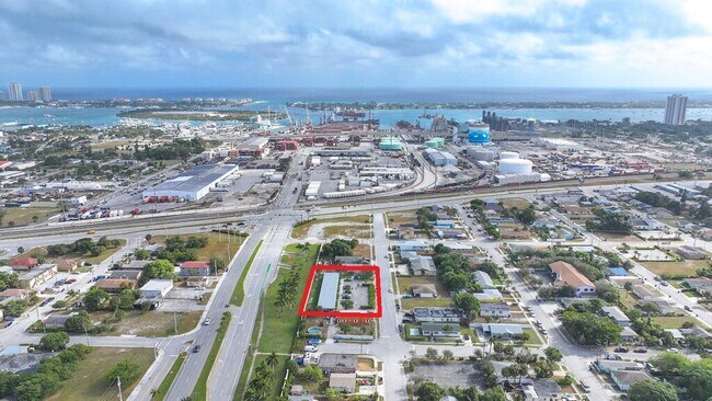 Building Photo - 2067 32nd St