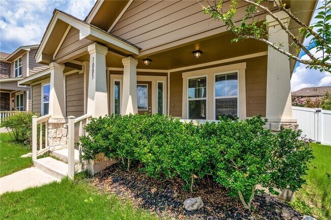 Building Photo - 1003 Alamo Plaza Dr