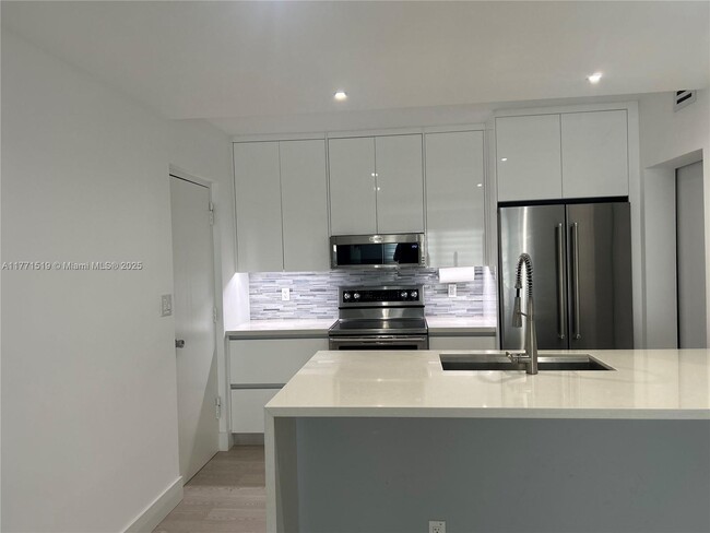 Foto del edificio - 900 River Reach Dr
