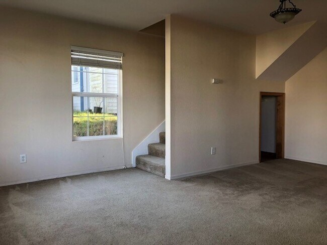 Building Photo - 2066