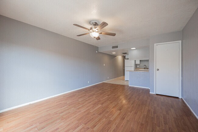 Building Photo - 6822 N 35th Ave