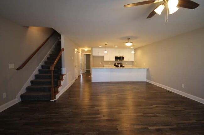 Foto del edificio - 704 Cobblestone Dr