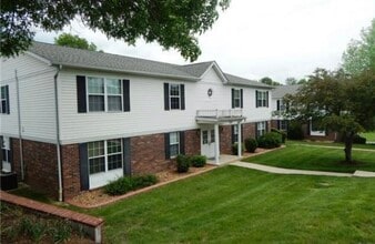 Building Photo - 244 Carriage Ct