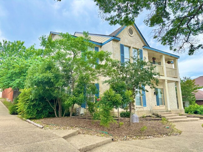 Building Photo - Big 4 Bedroom Home in Stone Oak!