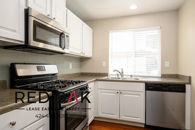 Foto del edificio - ~SENIOR 55+ HOUSING~ Peaceful Two Bedroom ...