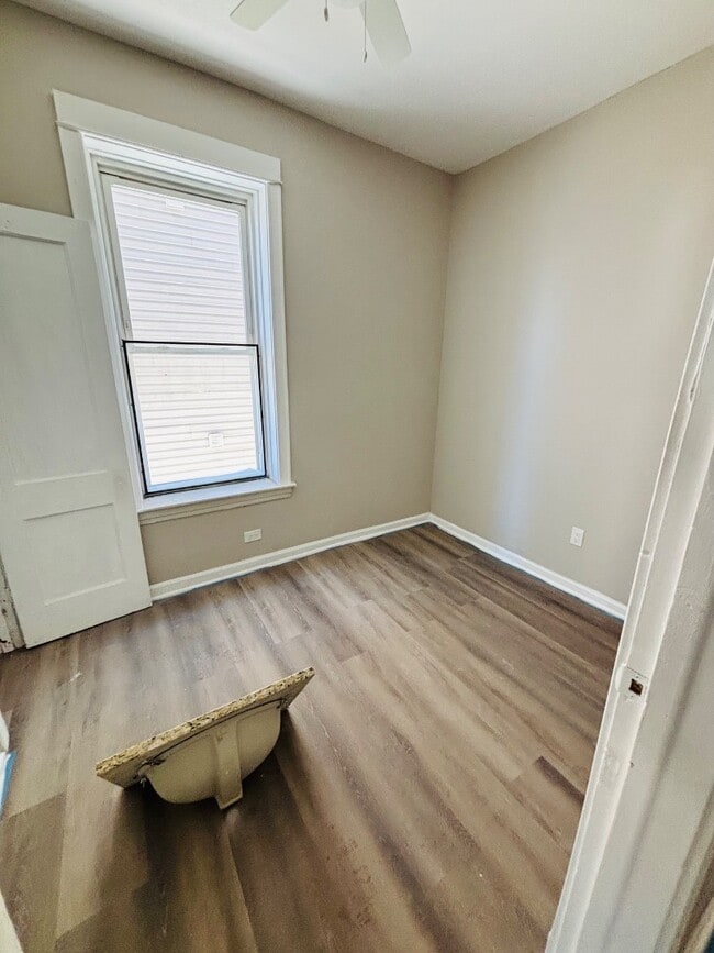 Building Photo - 3424 W 12th Pl