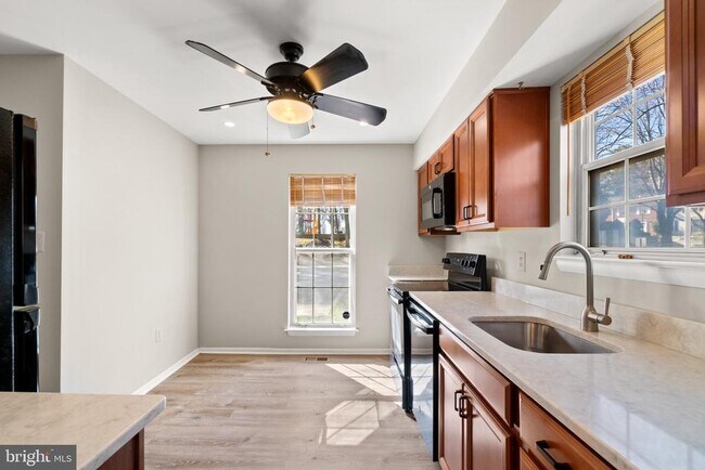 Foto del edificio - 16057 Dorset Rd
