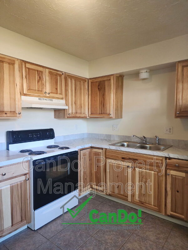 Building Photo - 260 Carol Dr