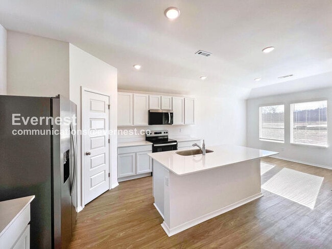 Building Photo - 116 E Sunbelt Ct