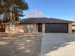 Building Photo - 1102 W Pueblo Ave