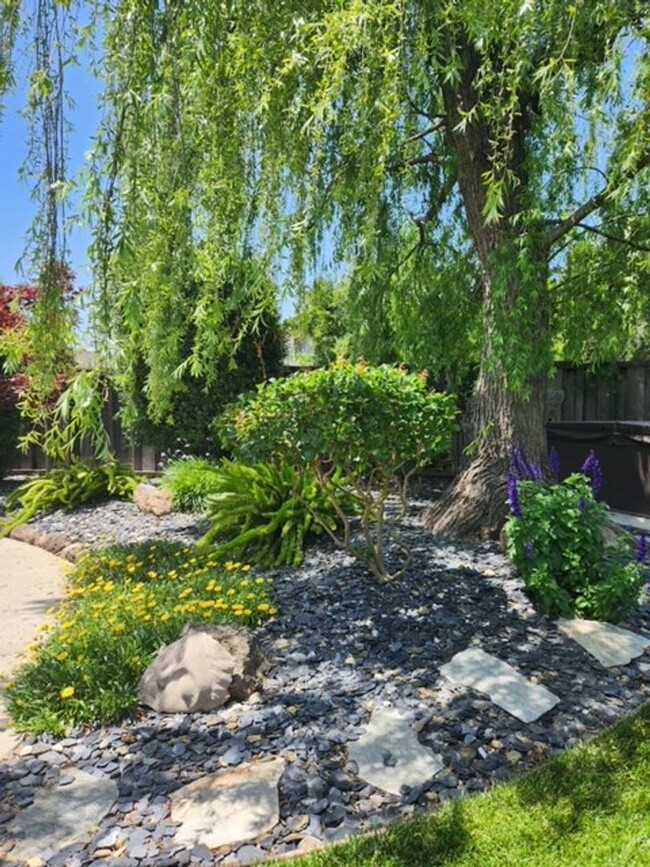 Building Photo - High-End Single Level Home - Glenmoor