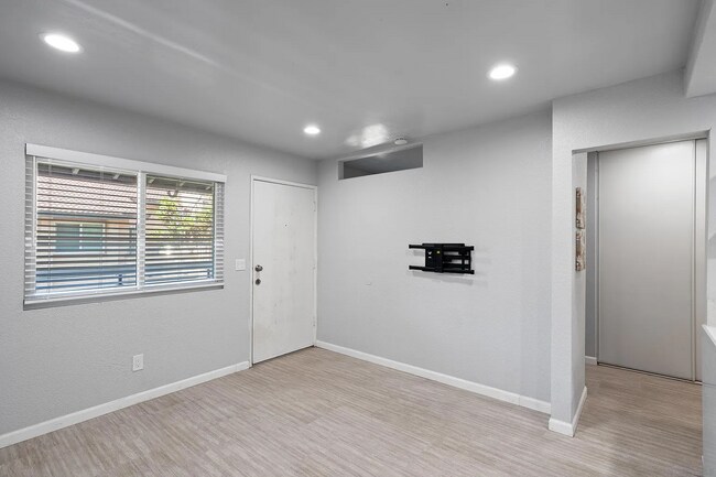 Foto del edificio - 875 W San Ysidro Blvd