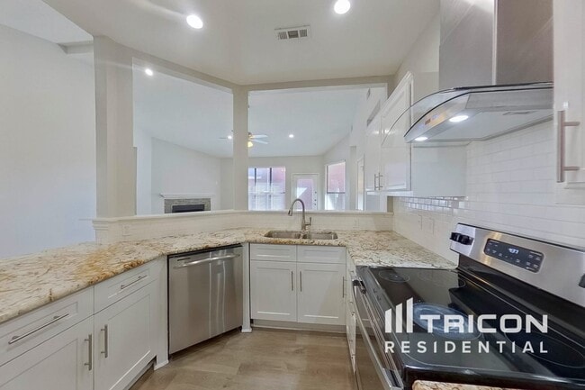 Building Photo - 1121 Cypress Ln