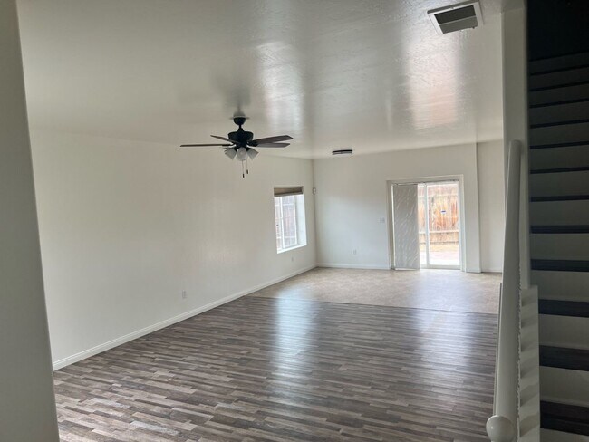 Building Photo - Eastside Bakersfield House
