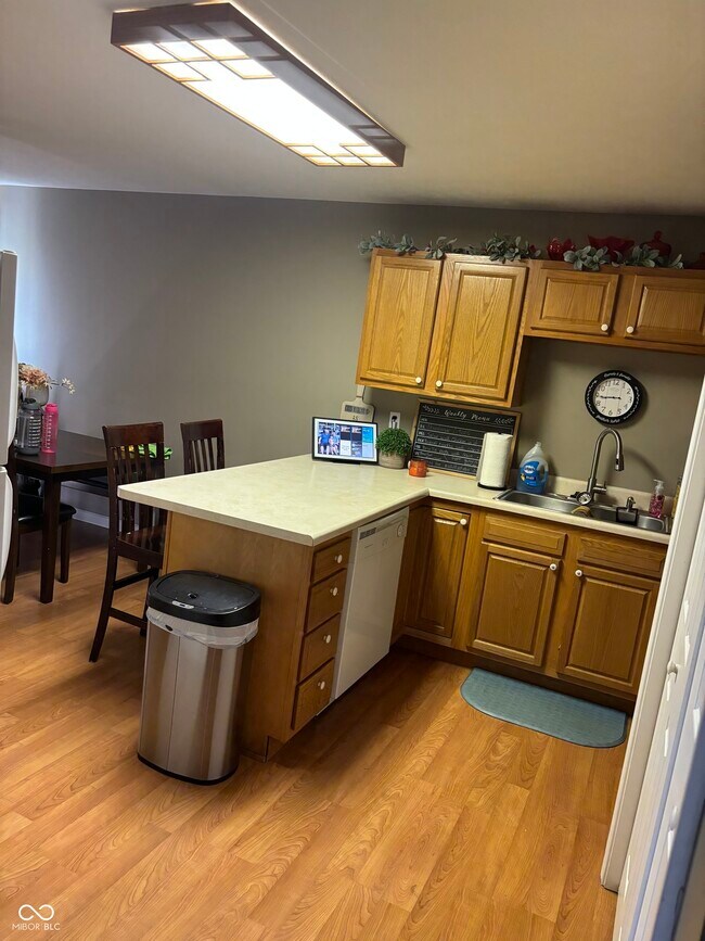 Building Photo - 301 Brookside Pl