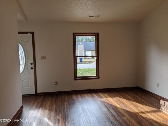 Foto del edificio - 125 Corey Cir