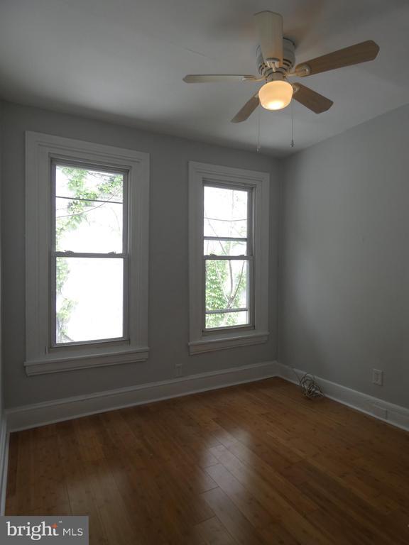 Building Photo - 433 N Napa St