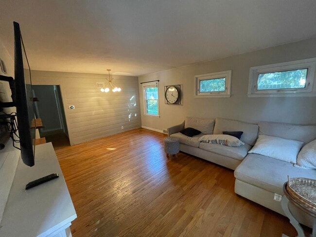 Building Photo - 465 Charles Ln