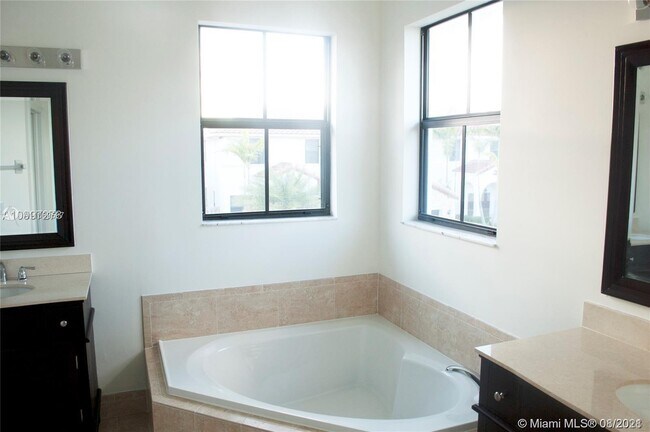 Foto del edificio - 9864 NW 10 Terrace