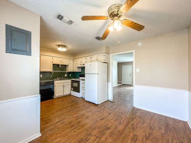 Building Photo - 8510 Harvard Dr