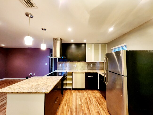 Foto del edificio - 539 82nd Ave N