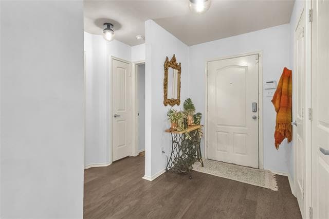 Foto del edificio - 2050 Lake Trail Dr