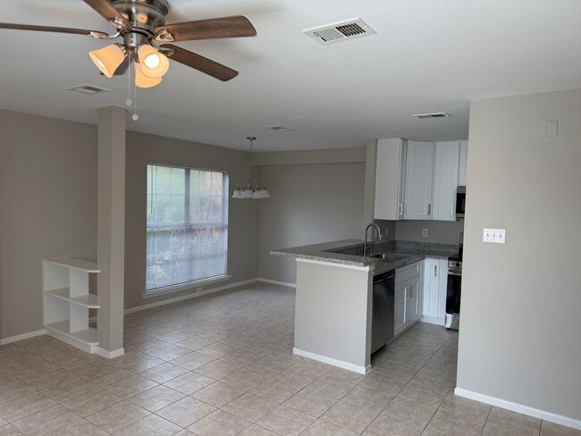 Building Photo - 13902 Buckingham Dr
