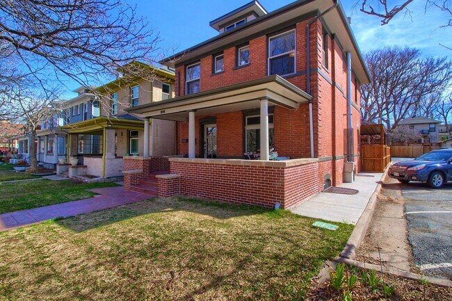 Foto del edificio - 844 N Downing St