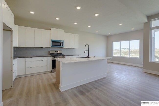 Building Photo - 21144 Jessie Ave