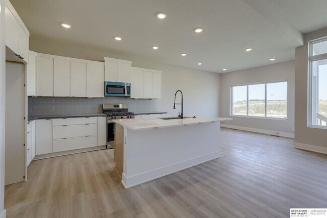 Foto del edificio - 21144 Jessie Ave