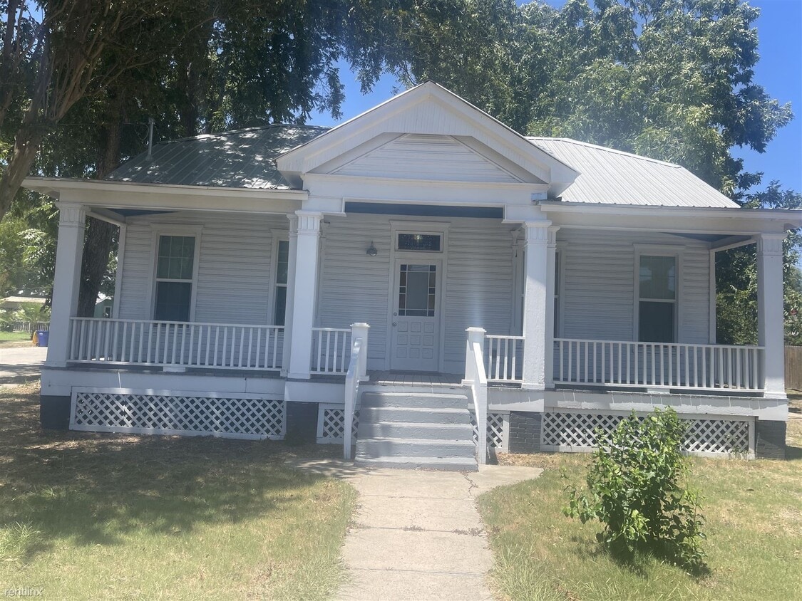 203 St St, Gonzales, TX 78629 House Rental in Gonzales, TX