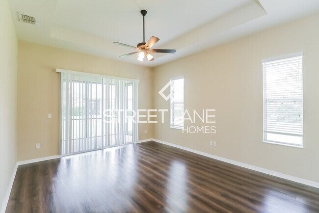 Foto del edificio - Huge 5 Bedroom in New Port Richey!