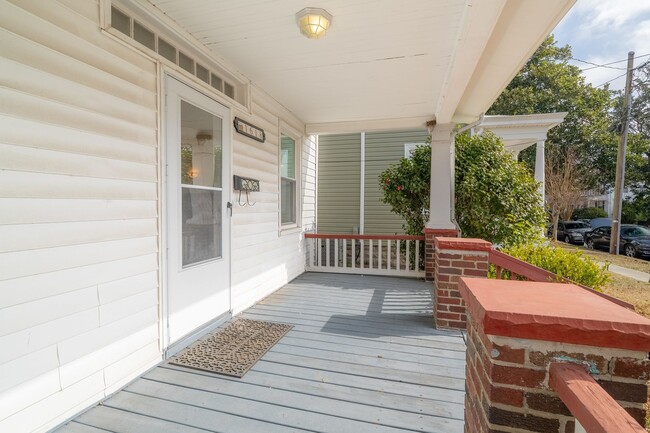 Foto del edificio - Charming, Renovated House in Portsmouth